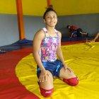 Lucía Yépez se destaca en la disciplina de lucha libre.