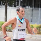 Pese a notorias molestias físicas, Claudio Villanueva terminó la competencia.