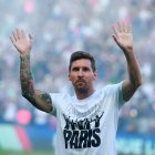 La presentación de Messi a la hinchada del PSG, una locura.