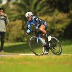 La tricolor Miryam Núñez con el uniforme que lucirá en el Giro de la Toscana.