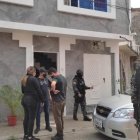 Durante el operativo, la Policía allanó varios inmuebles en Guayaquil, tras lo cual detuvo a las 12 personas