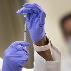 Los investigadores también descubrieron que la respuesta de los anticuerpos a la vacunación variaba según hubiera sido la infección previa.