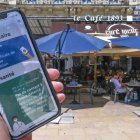 El pase sanitario ya se aplica en favor de casi dos millones en Francia.