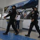 Agentes se llevaron documentos de la Empresa Metropolitana de Agua durante la diligencia.