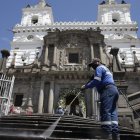 Limpieza en la iglesia San Francisco para matrimonio del hijo del presidente.