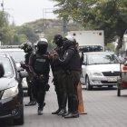 Esta mañana se intensifiaron los operativos preventivos en sectores críticos de la ciudad. En la gráfica, agentes del Distrito Modelo en Urdesa Central.