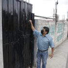 Alexander Novoa, en los exteriores de la vivienda donde ocurrió el hecho.