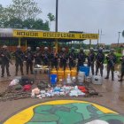 Los uniformados hallaron 85 municiones de calibre 5.56, ropa de tipo militar, materiales de intendencia, cargadores de radios de comunicaciones.