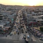 La parte comercial de la Casuarina tiene una extensión de 3.7 kilómetros. Los negocios callejeros predominan hasta la cuadra novena y se reavivan en la cuadra 24 hasta el ‘Canal de la Muerte’.