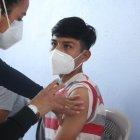 Niños y adolescentes ya son vacunados en el país. En octubre le tocará a los 'peques' de 5 años.