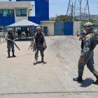 Fuerzas Armadas permanecen en los exteriores del centro penitenciario