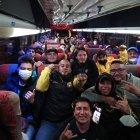 Los integrantes de la Sur Oscura viajaron llenos de optimismo para alentar a Barcelona en el estadio Monumental.