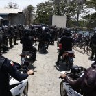 El fuerte contingente policial y militar que ingresa en estos momentos en el Centro de Privación de Libertad de Guayaquil.