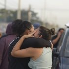 Familiares suplican por conocer la situación de sus internos.