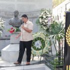 El acto en honor al Ruiseñor de América se lleva a cabo en el Cementerio General
