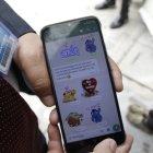 Eckenner Recalde comparte tiernos mensajes con su esposa. Es experto en enviar stickers.