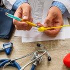 Antes de someterte a este procedimiento debes estar seguro de que ya no quieres tener hijos. Es cierto que puede revertirse, pero hacerlo resulta costoso y no es 100 % efectivo.