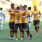 Los canarios van venciendo al Mushuc Runa con goles de Damián Díaz y Carlos Garcés.