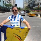 Leonel Sarmiento, padre de Jeremy, viajó desde Inglaterra a Guayaquil, para ver debutar a su hijo en la Tri.