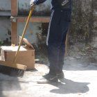 En eta caja de cartón fue dejada una extremidad inferior humana.