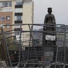 En 2020 el monumento a la monarca española fue vandalizado por activistas indígenas.