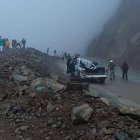 En el sitio de la tragedia, la camioneta quedó aboyada y su conductor pasó a mejor vida.