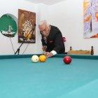 Además de ser un ‘pro’ en el juego tradicional del billar, es muy bueno en fantasía. Hace trucos inimaginables.