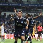 Joao Rojas fue el líder de Emelec y se tiró el equipo al hombro. Marcó dos golazos para que el Foco siga en la lucha.