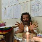 Desde los 30 años ha llevado rastas y la primera vez se las  hicieron en Esmeraldas.