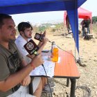 Israel 'Kaiser' Mosquera (i) y Andrés Silva, son los encargados de narrar y comentar, respectivamente, cada encuentro de la Amateur League.