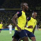 Enner Valencia (i) y Pervis Estupiñán (d) son bajas en la Tricolor para el duelo ante Venezuela.
