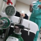 A través de su profesión, enfermero, quiere resarcir el daño social de su vida pasada.