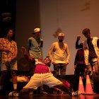 Un grupo de bailarines participan en el Show Tipo Matinée, el 29 de octubre de 2021, en el Centro Cultural Parque Central de Caracas (Venezuela).