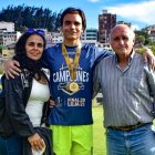 Eduardo Bores Jatton (d) festejó junto a su hijo su primer título profesional y el ascenso a la primera categoría.