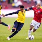 El jugador de Barcelona, Byron Castillo (i), sería titular en el duelo de esta noche.