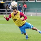 El zaguero ecuatoriano Diego Almeida actualmente es jugador del Barcelona de España.