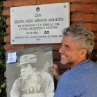 Tras la muerte del astro argentino el edificio se convirtió en punto de peregrinaje de sus seguidores.