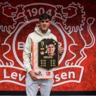 El zaguero ecuatoriano Piero Hincapie recibió su carta mejorada del juego de FIFA.