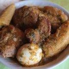 Es típico acompañar el tapao arrecho con arroz blanco.