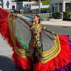 Amar luce el atuendo típico que usará en el reto Danzas del Mundo.