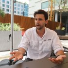 Ecuador no cerrará su frontera, dice el ministro de Turismo.