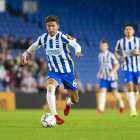 Jeremy Sarmiento no pudo terminar el duelo entre el Brighton y el West Ham, por una lesión.