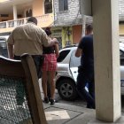 La mujer deberá presentarse dos veces por semana ante un juez, en su natal Santo Domingo de los Tsáchilas.