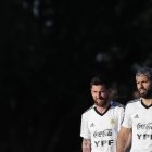 Sergio Aguero (d) y Lionel Messi (i), en una imagen de archivo.