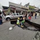 Empleados de la Empresa de Agua Potable de Ambato llegaron al sitio de la desgracia.