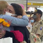 Mare Cevallos fue recibida por sus fanáticos en el aeropuerto de Guayaquil.