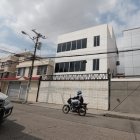 La joven venezolana cayó de esta edificación tras presuntamente saltar para intentar cruzar a otra casa.