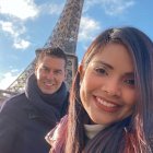 La bella y romántica París es el escenario en el que la pareja comparte su felicidad.