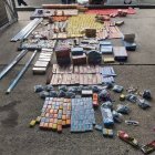 Distintos productos pirotécnicos decomisados en operativos en las bahías.