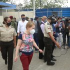 La ministra Alexandra Vela visita la cárcel Regional de Guayaquil, y asegura que ha habido un nuevo caso de asesinato.